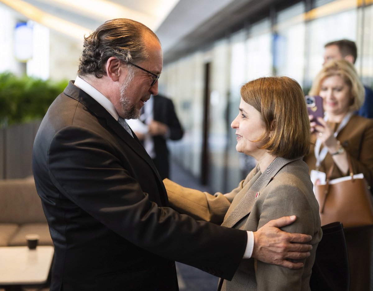 Heartfelt thanks to <a href="/Odobes1Luminita/">Luminita Odobescu</a> for your dedication - all the best in your future endeavours! 

Congratulations to <a href="/EmilHurezeanu/">Emil Hurezeanu</a> on taking office as Foreign Minister of #Romania. I look forward to further deepening the partnership of our countries in the 🇪🇺 framework.