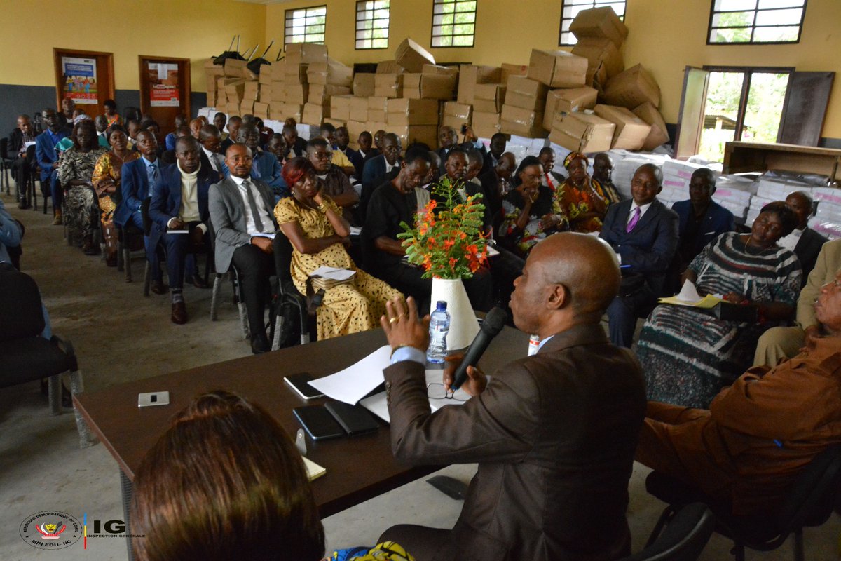 MinisterEDU_NC's tweet photo. Kinshasa - Plateau : l'IG Hubert Kimbonza réarme le moral des inspecteurs pour promouvoir les valeurs en milieu scolaire https://t.co/dn8BvCbiW7 via @ministerepst https://t.co/QZmAof29V3