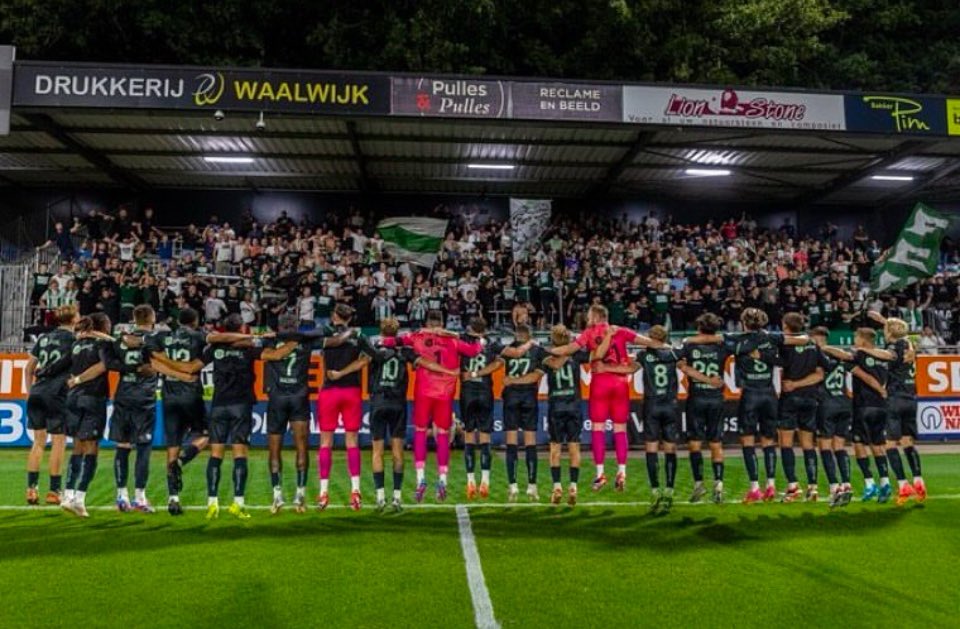 NL_FansOnTour's tweet photo. Seizoensoverzicht 2024/2025 t/m winterstop @fcgroningen :
Gem. uitsupportersaantal: 514
Uitwedstrijden: 9
Uitverkochte uitvakken: 4 (44%)
Verbod: 1 (11%)
Totaal uitsupporters: 4.108
📸: #RKCGRO (17-08-2024) https://t.co/FdhL9fAt8R