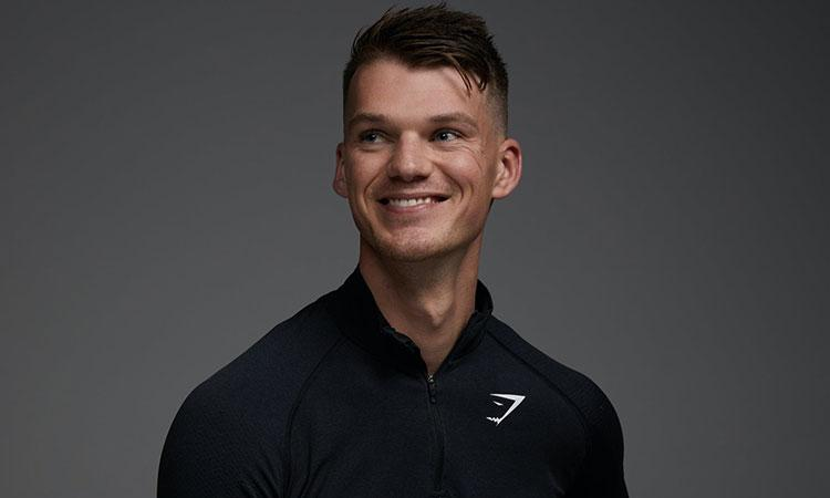 cmmngmnt's tweet photo. Este es el multimillonario más joven del que nunca has oído hablar...

Era un repartidor de pizza que convirtió Gymshark en una empresa de 1.300 millones de dólares con sólo 500 dólares.

Su estrategia era tan simple pero GENIAL que los ejecutivos de Nike, Puma y Adidas no se lo podían creer.

Aquí está la historia completa: 🧵