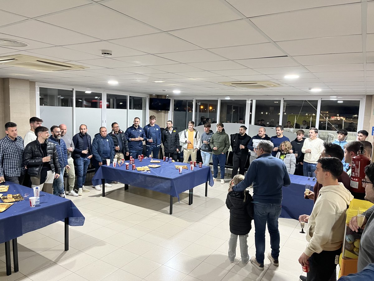 CD Roda (@cdroda) on Twitter photo 🔝 Ayer, despedimos el año con el habitual partido de entrenadores en el que nuestros técnicos sacaron a relucir toda la calidad que atesoran sus botas 😅.
Posteriormente, se realizó el tradicional brindis por un 2025 lleno de éxitos 🥂.
¡Felices fiestas, gualdinegros 🎄🖤💛! 🔝 Ayer, despedimos el año con el habitual partido de entrenadores en el que nuestros técnicos sacaron a relucir toda la calidad que atesoran sus botas 😅.
Posteriormente, se realizó el tradicional brindis por un 2025 lleno de éxitos 🥂.
¡Felices fiestas, gualdinegros 🎄🖤💛!