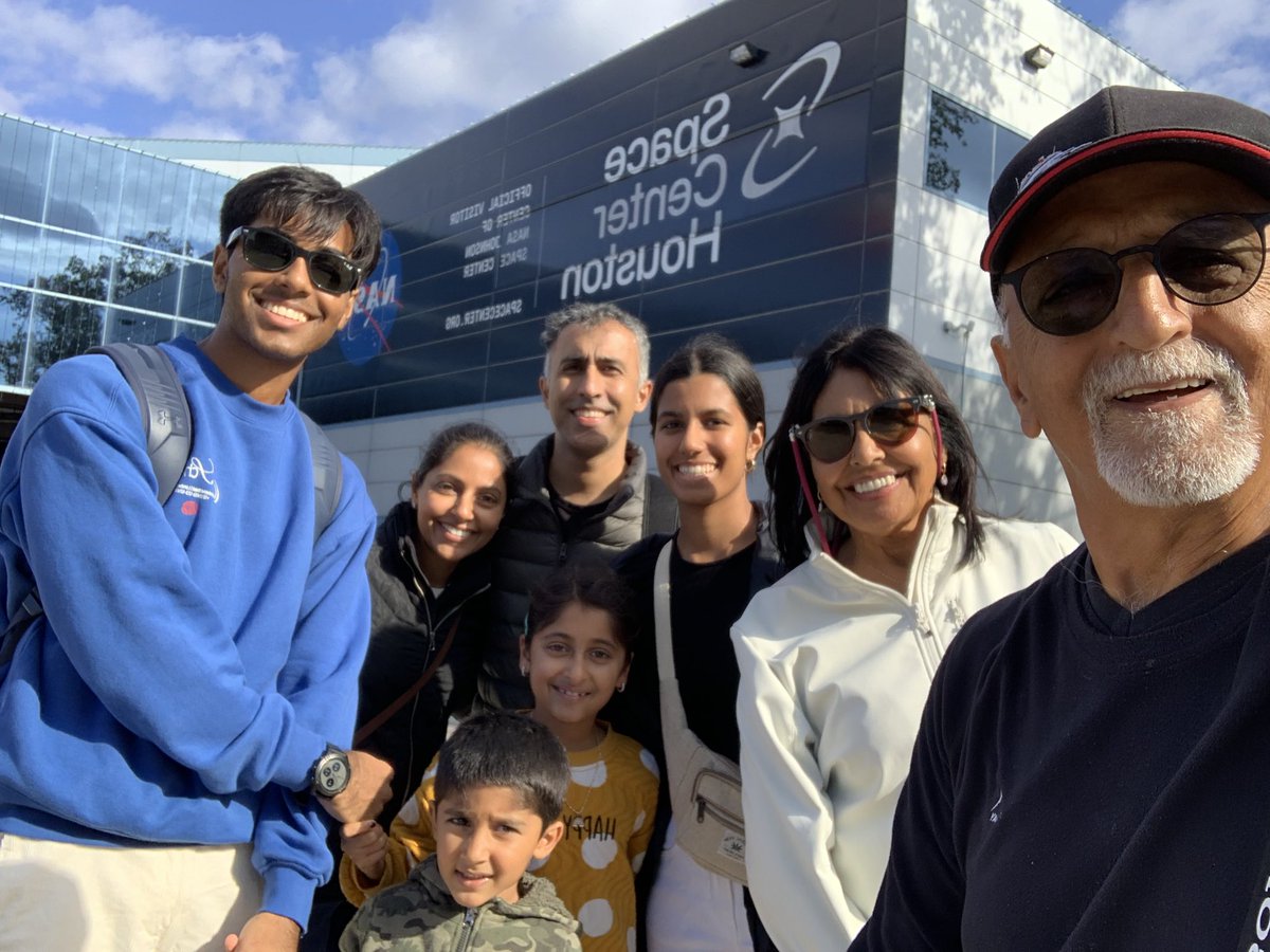DevMatchRef's tweet photo. An unforgettable experience. Thrilled to visit the Nasa Johnson Space Center in Houston #SpaceExploration #Nasaspacecenter #HoustonTexas https://t.co/KGbQHxHTGL