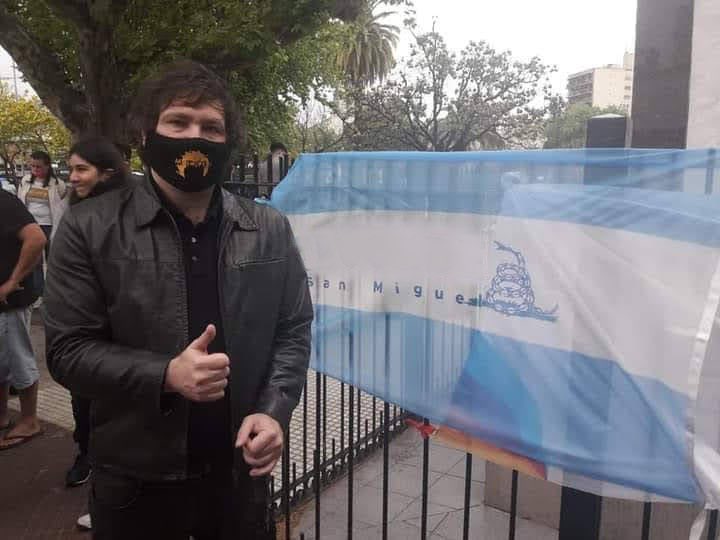 CesarMorenoOK1's tweet photo. Foto inédita, tomada por mi a ⁦@JMilei⁩ en San Miguel, recuerdo ese mes invitar a muchos referentes que NO quisieron participar, algunos estaban con Picheto, otros con ⁦@mauriciomacri⁩, otros estaban con todos (jaja la casta). 
Te la regalo ⁦@augustogrinner⁩ https://t.co/P3TWztjhJq