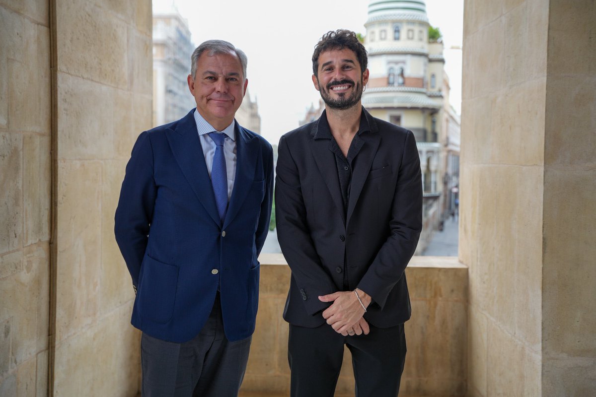 José Luis Sanz (@jlsanzalcalde) on Twitter photo El gran <a href="/MOLINAmusik/">Antoñito MOLINA</a> ha compuesto una canción a Sevilla que servirá como promoción de la ciudad en <a href="/fitur_madrid/">FITUR</a> y que podrá escucharse en la I gala de influencers de España que acogerá <a href="/fibesevilla/">Fibes Sevilla</a> el 30 de enero.
Un artista que es puro talento andaluz y que lleva a Sevilla en El gran <a href="/MOLINAmusik/">Antoñito MOLINA</a> ha compuesto una canción a Sevilla que servirá como promoción de la ciudad en <a href="/fitur_madrid/">FITUR</a> y que podrá escucharse en la I gala de influencers de España que acogerá <a href="/fibesevilla/">Fibes Sevilla</a> el 30 de enero.
Un artista que es puro talento andaluz y que lleva a Sevilla en