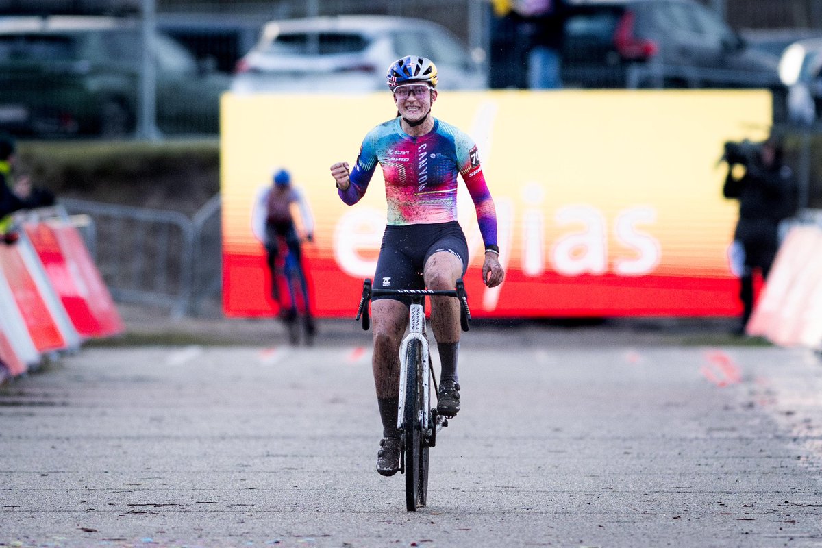 Backstedt_Zoe's tweet photo. Zonhoven 🏖️😮‍💨
Hulst 🧗‍♀️⛰️

📸 @thomas_maheux + @billy_lebelge x @sramroad https://t.co/DcYCcCt3dm