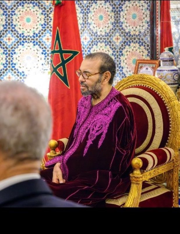 MyMarocHeritage's tweet photo. Hassan II, Allah y rahmou, a dit un jour : « Le style, c’est l’homme ».
Il a du style notre roi Allah y nssrou ❤️🇲🇦
#maroc #jabador #caftan #jellaba #gandoura #Morocco https://t.co/44b0a8HY5L