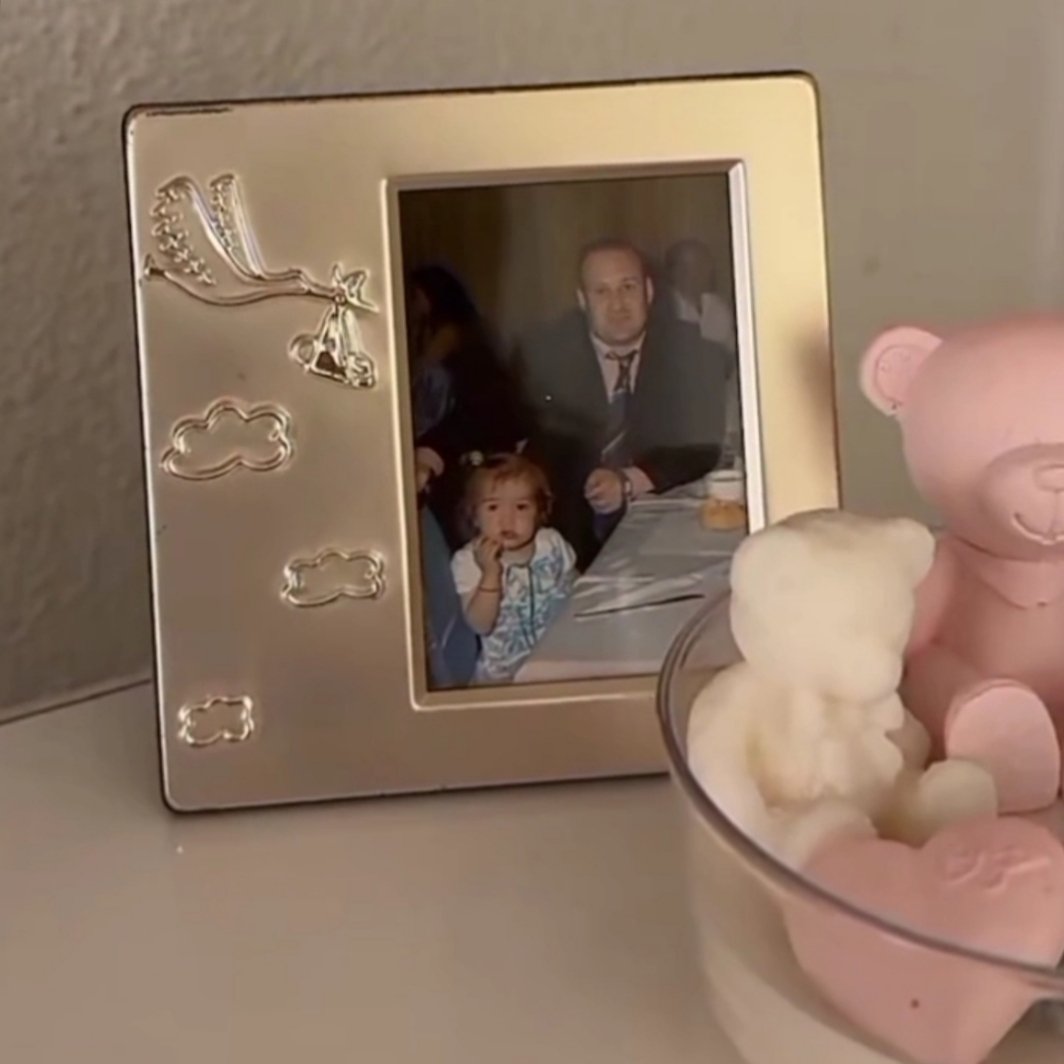 its the first time we saw nihle's dad  tho she seldom share some updates w him trust me he def looks really good 🤭 n i know he is a good father n a person too just how most of us watch nihle n his brother talha till now n nihle is an absolute beautiful kid look at her 🥰