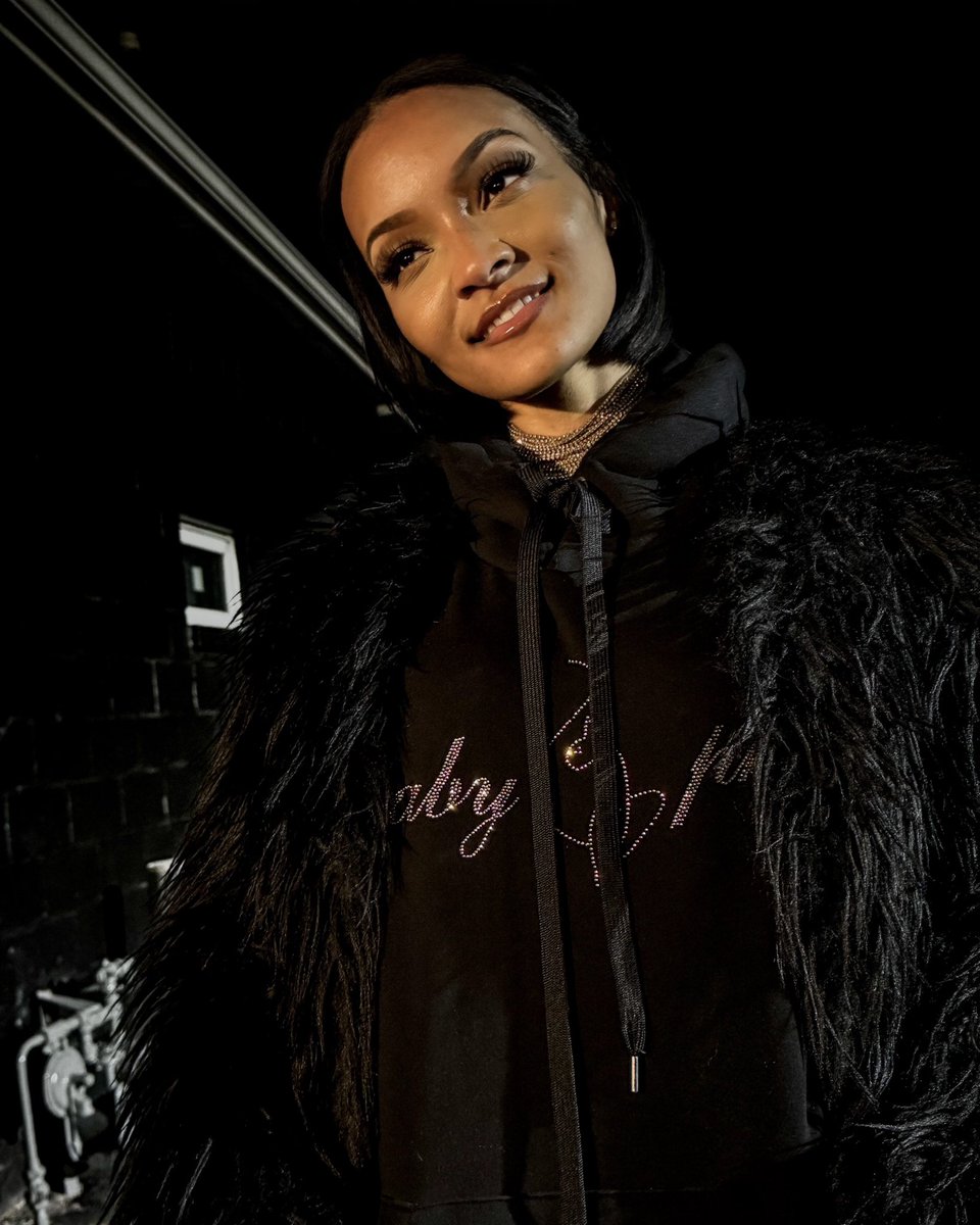 Chicagooooo, I’m hoooooome 🖤 I wanna see everybodyyyyy