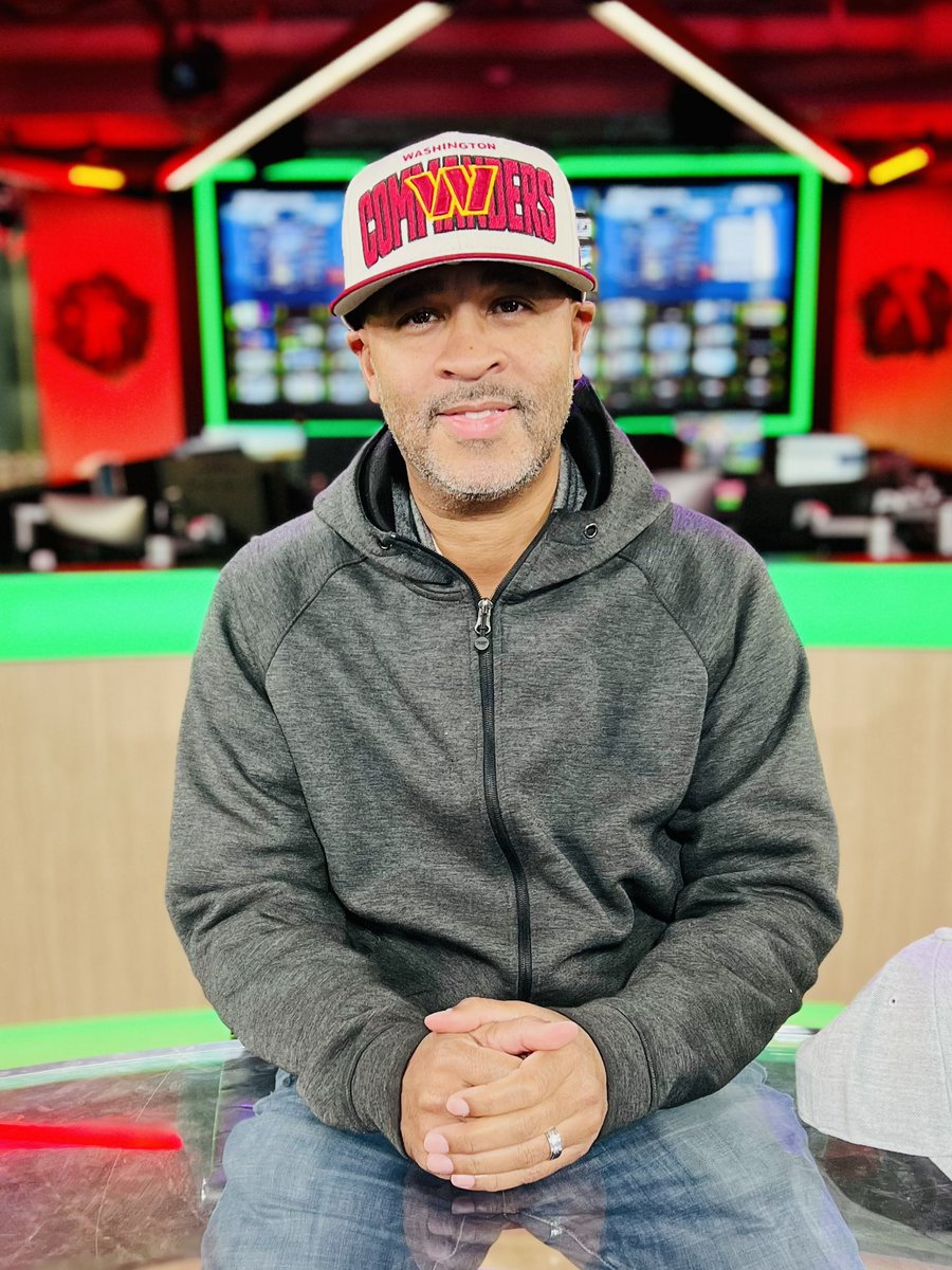 KennyKoonga's tweet image. Happy Holidays and Go Commanders! 😁 
@fox5dc @Commanders #Commanders #Fox5dc