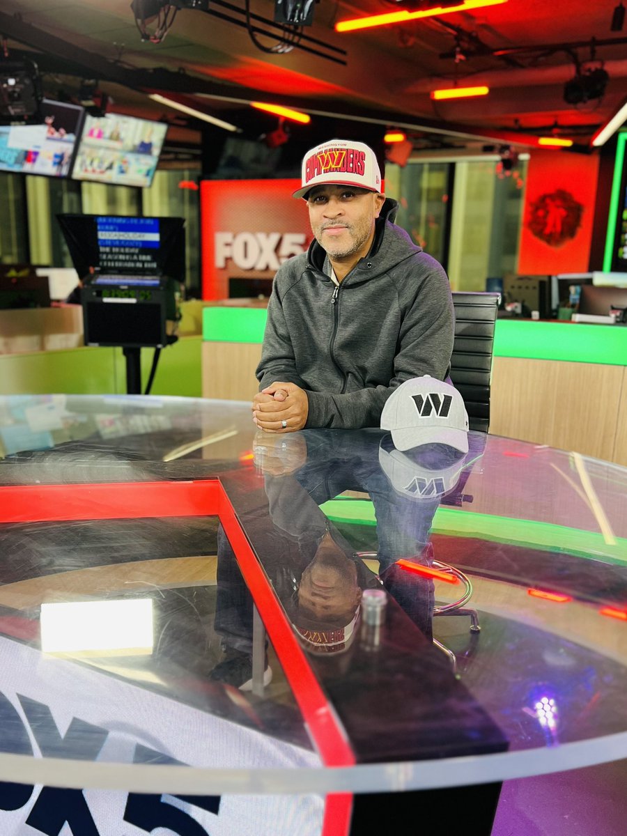 KennyKoonga's tweet image. Happy Holidays and Go Commanders! 😁 
@fox5dc @Commanders #Commanders #Fox5dc