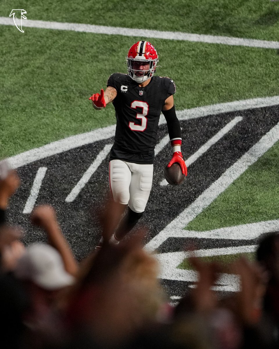 AtlantaFalcons's tweet image. The only player in the league with:

4+ interceptions
4+ forced fumbles

#ProBowlVote x @jlbiii3