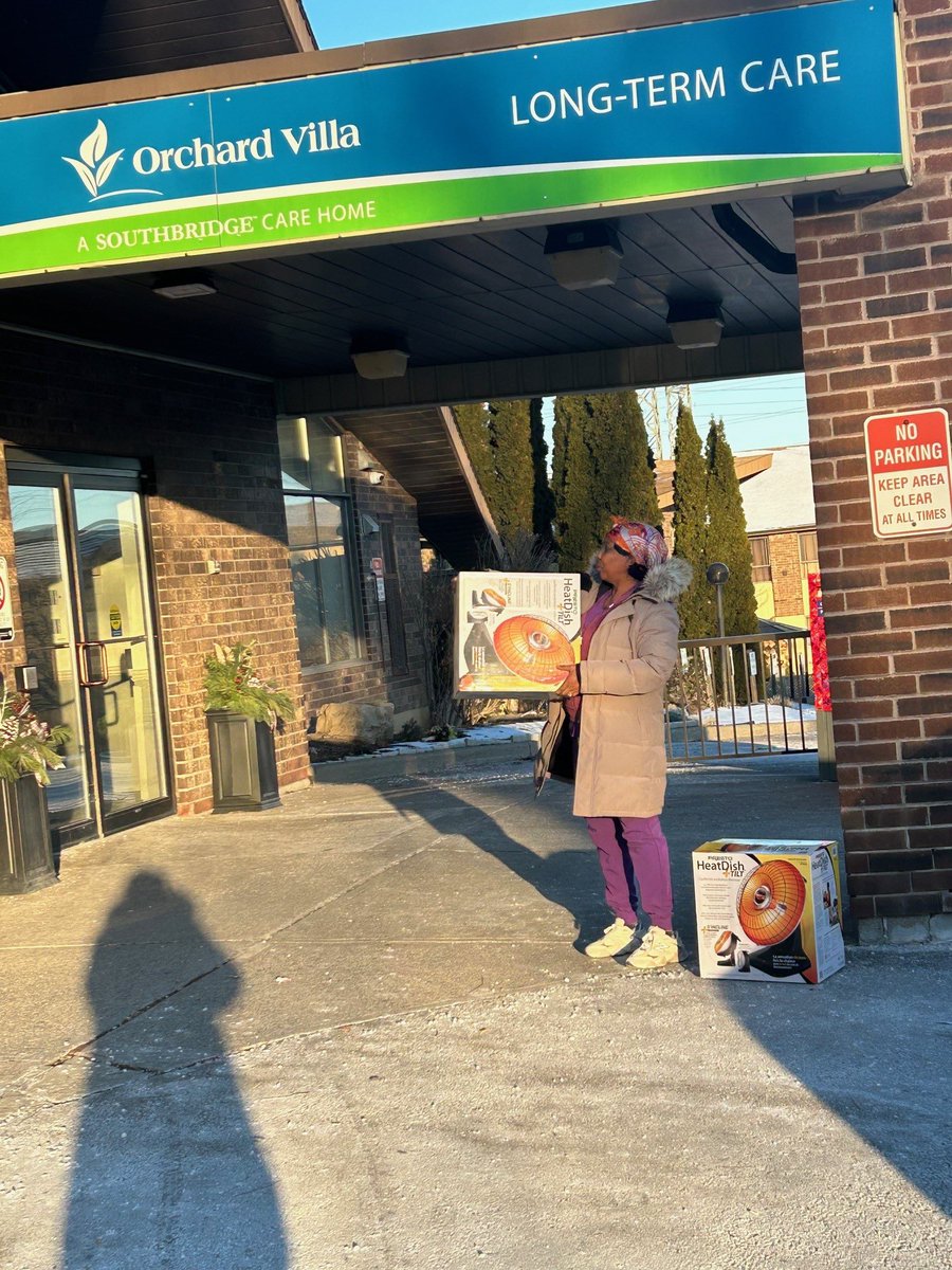 SEIUHealthCan's tweet photo. Yesterday we delivered large space heaters to bring warmth and relief to kitchen staff left in freezing conditions by Southbridge’s Orchard Villa when the nursing home corporation failed to address an ongoing outage of the heating system. 

https://t.co/bQ4eDm2k1Z https://t.co/awCMN5oUSa