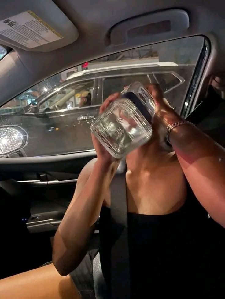 Me on new years cus THISSS was a long asss year &amp; I’m not pregnant 😂😂😂🌚