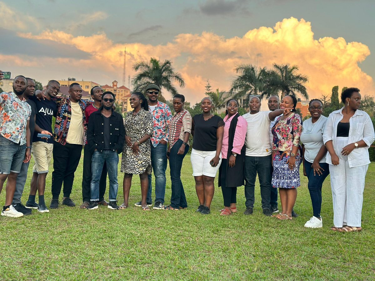 MbararaS12242's tweet photo. Earlier this month. We had our end of year meetup /reunion with the mighty OBs and OGs of Mbarara Junior school class of 2004 had great weekend. On this day very many important decisions were made & others put into agreement.
#Togetherness
#MJSclassof2004
#puttingpeoplefirst https://t.co/QqPvmaRj04