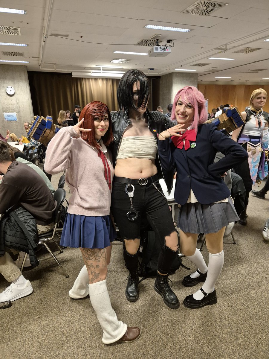 HolySaintomato's tweet photo. Ah yeah, bunch of great cosplays as well at #MofuCon https://t.co/bJlxvcUz0r