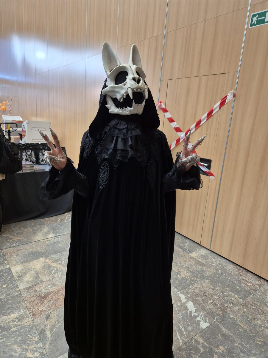 HolySaintomato's tweet photo. Ah yeah, bunch of great cosplays as well at #MofuCon https://t.co/bJlxvcUz0r