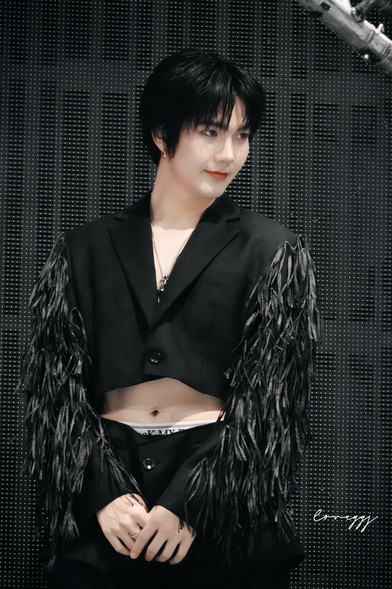 Black Angel🪽🖤

<a href="/JakeB4rever/">BIU.</a> 
BUILD SHINE ON STAGE
#CanYouGleamTonight 
#BuildJakapan
#Bubbles