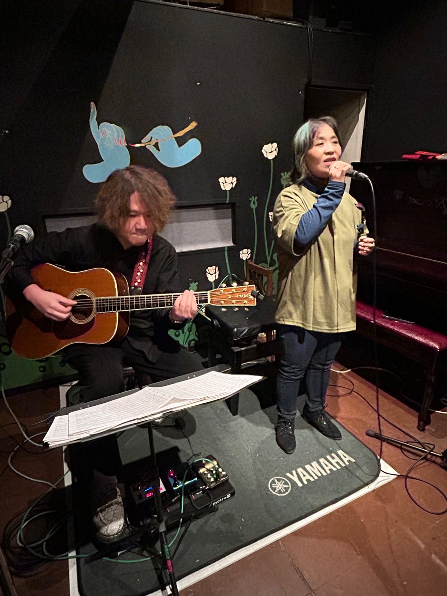 nyaoji0222's tweet image. ！
12月22日（日）夜のイベント、ライブです。
ACOSTYLE vol.137
アコースティックライブです。
素敵なライブバー　PARKA HOLIC

まず登場したのが
CHIHARUさん
柔らかな歌声で聴きやすい感じでした。
#PARKAHOLIC
#CHIHARU