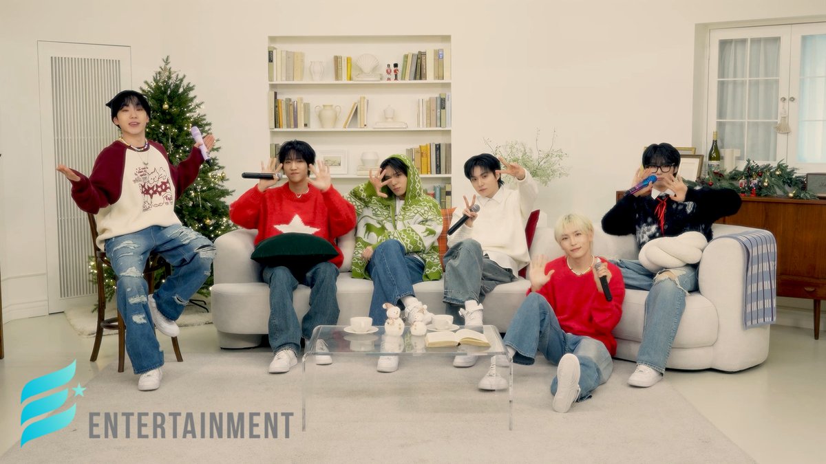 ELASTofficial's tweet photo. [🎥]
⠀
[COVER] Justin Bieber - Rockin' Around The Christmas Tree｜(Cover by E'LAST(엘라스트))
⠀
👉 https://t.co/gRtLKLVJYO
⠀
#ELAST #엘라스트 #エラスト https://t.co/OGn0Wqd7PH