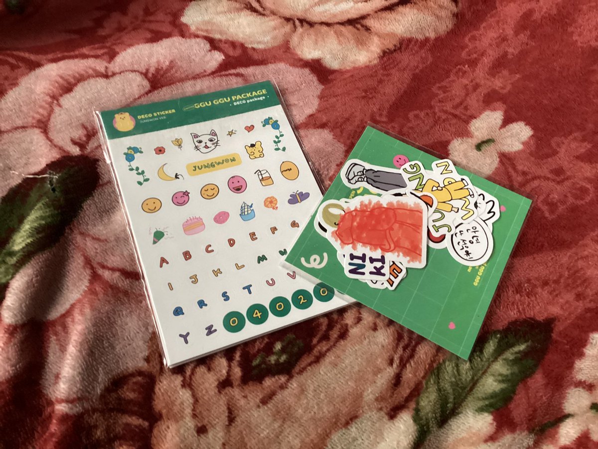 ethanlee_03's tweet photo. Wts lfb decluttering christmas sale
Enhypen bentables

gguggu inclusions
- 50

loc: Rizal
mod: flash/jnt/ggx

🏷 jungwon heeseung jay jake sunghoon sunoo niki manifesto BC DD dilemma bdo mdo photo card manifesto sg season greetings 21 22 ggu 2021 2022 https://t.co/uSH2xmxcQ5