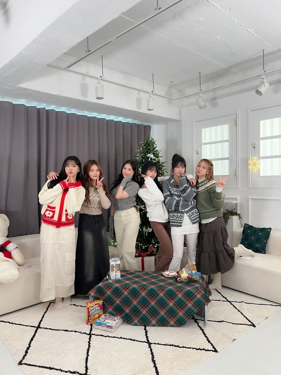 Weeekly (위클리) tweet media