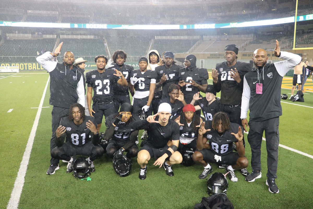 GoodluckJimmy_'s tweet photo. This season has been nothing but a blessing, Im so thankful for the Randle coaching staff for always pushing for success and hard work. We see It finally paid off!!💍 #AGTG https://t.co/pfrQoKy4Py