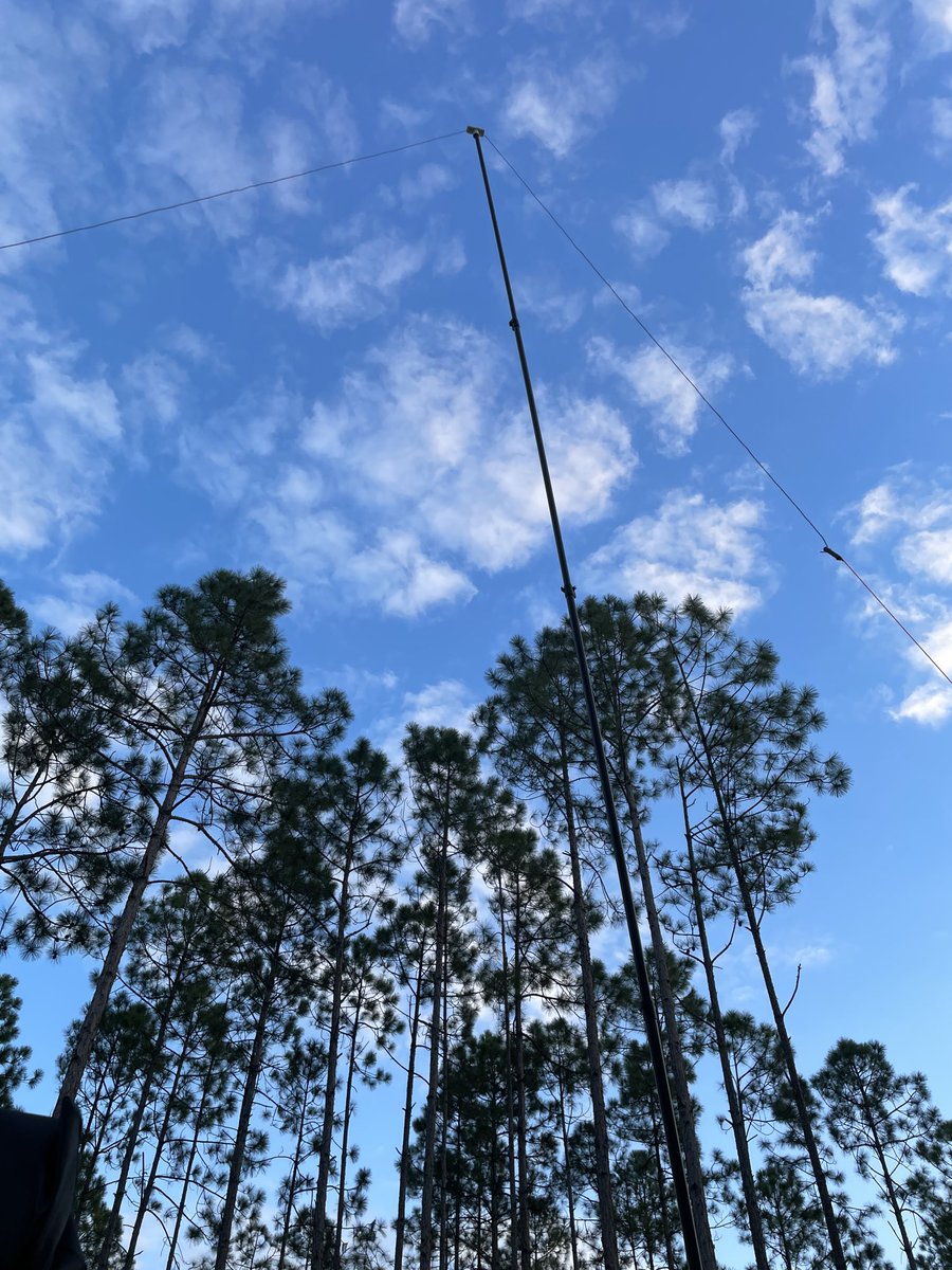 k4dmn's tweet photo. Pileup on 20m, 5 watts at Box-R WMA US-6293 #pota #ft8 #hamradio. Yeasu FT-817ND, Par EndFedz EF-20 antenna, ⁦@DXEngineering⁩ 24-ft. telescoping carbon fiber mast, ⁦@BioennoPower⁩ 15ah battery, SignaLink USB interface, MacBook, WSJT-X. https://t.co/c6GDliYuNY