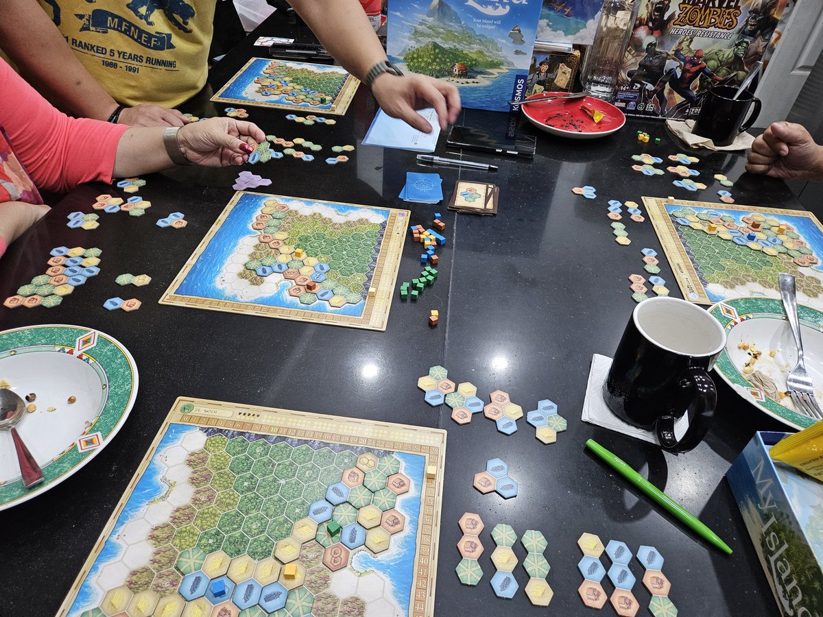 rgsunico's tweet image. Our family has started a second campaign game for the holidays - this time it's #MyIsland. 2024 seems to be my year for Ryan Knizia games and this feels like a other good one. Sessions play quickly as complexity ramps.
#TAGSessions #TabletopGames #BoardGames