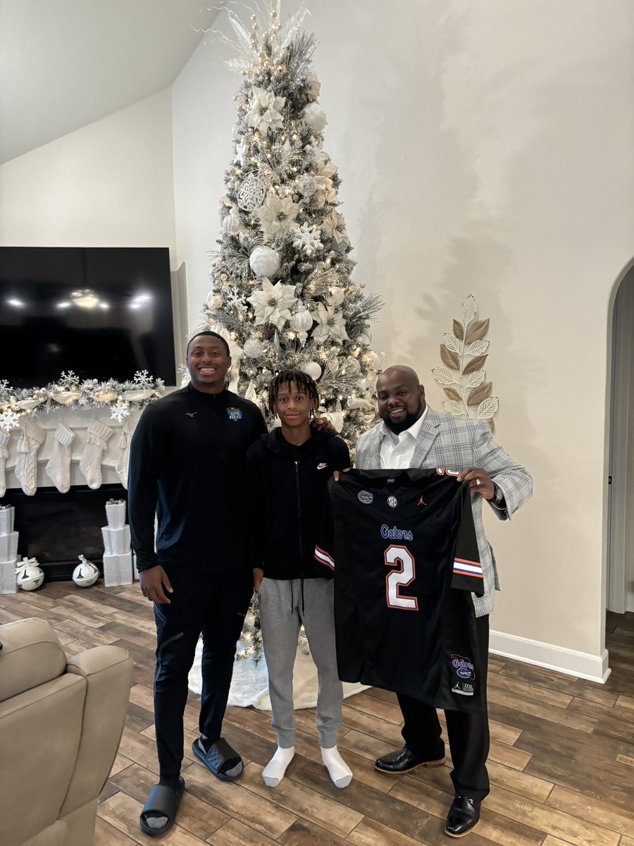 Forever grateful for God’s favor. Had an amazing day in Willis, TX today. Spent time with an amazing man of God and leader <a href="/JudgeWayneMack/">Wayne Mack</a>, support some good friends in business, and hang with my guy DJ, the best Freshmen Quarterback in the country. <a href="/DerekLagway/">LAG ✞</a> <a href="/DerekLagway1/">Derek Lagway Sr</a>