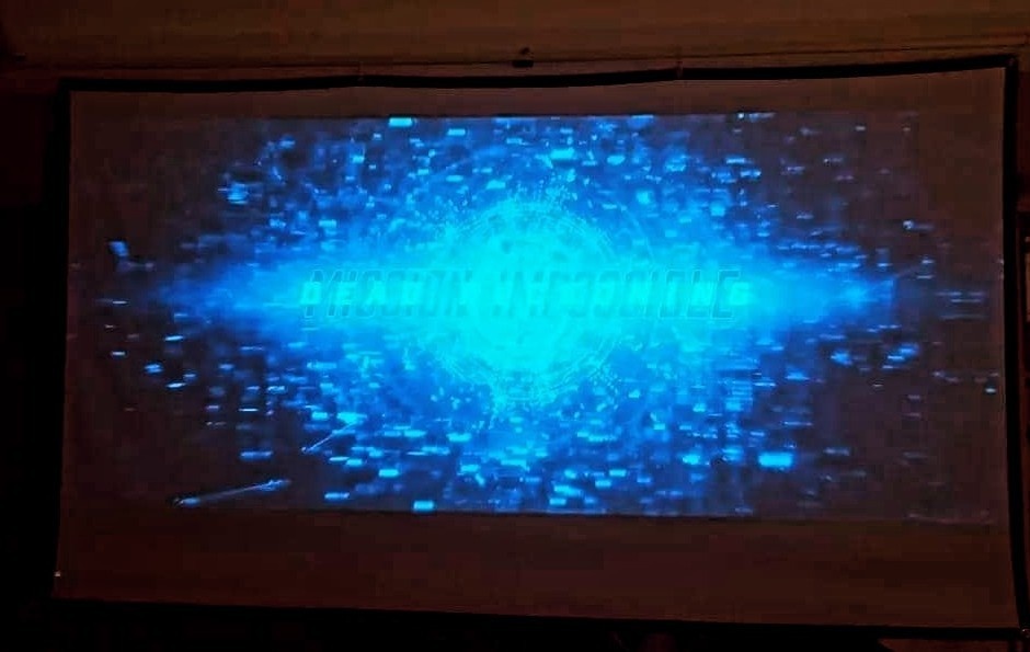 soundenlight42's tweet photo. Op een 2e bioscoop scherm van 120 inch in mijn slaapkamer kijk ik films in Blu-ray via een led beamer met FHD. Het bioscoop geluid gaat via mijn 2e surround versterker voor films met DTS-HD of Dolby TrueHD 5.1 of 7.1. Film(s) kijken vanaf mijn bed is echt een geweldige belevenis. https://t.co/1zr3l5laYN