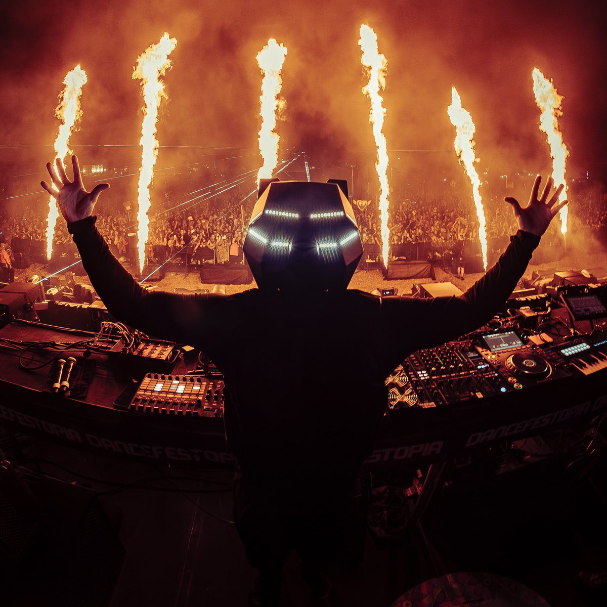 OfficialBTSM's tweet photo. Thinking about ending the year with the ULTIMATE giveaway. Golden tix for next year (all btsm shows and festivals) + one last official helmet. WHAT SAY YOU?! 🤔 https://t.co/OFUg0WlzEn
