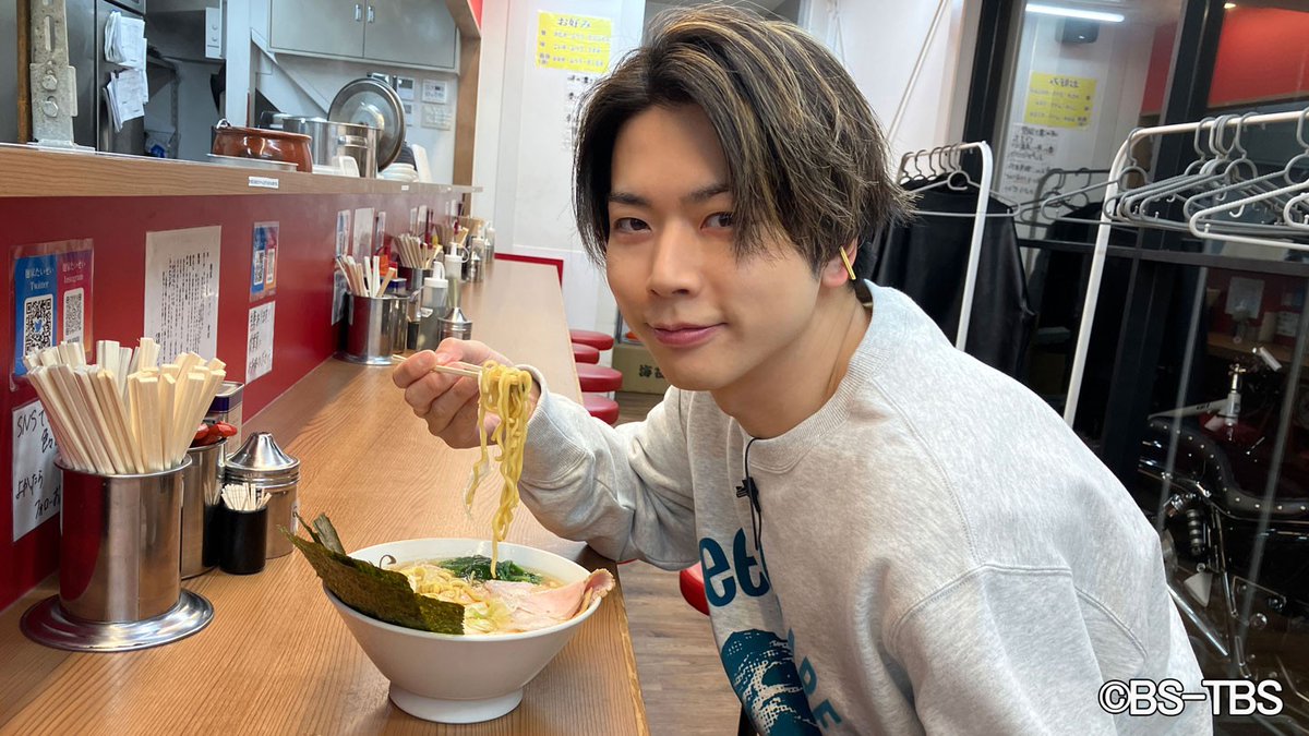 bstbs6's tweet photo. 🔔情報解禁🔔
1月5日(日)よる9時~
#ラーメンを食べる 。新春SP
豪華メンバーが2025年注目のラーメンを、ご紹介します🍜
<出演>
#増田貴久 (NEWS)
#岡田紗佳
#松村沙友理
#ユンホ (ATEEZ)
#菅田愛貴 (超ときめき♡宣伝部)
ほか
↓詳しくはこちらから✨
https://t.co/tEmH3LpkxJ https://t.co/iMvaqXXhgY