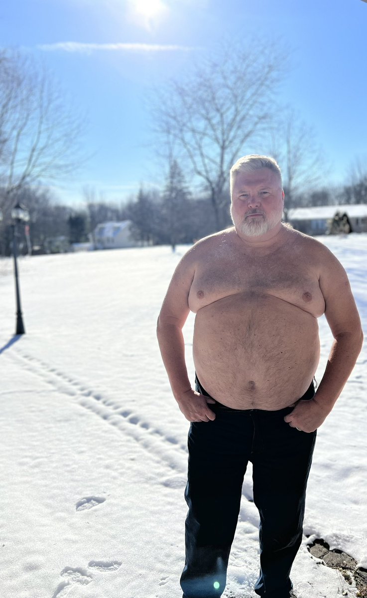 belly_dad68's tweet photo. Polar bear https://t.co/9DYGE2JVqY