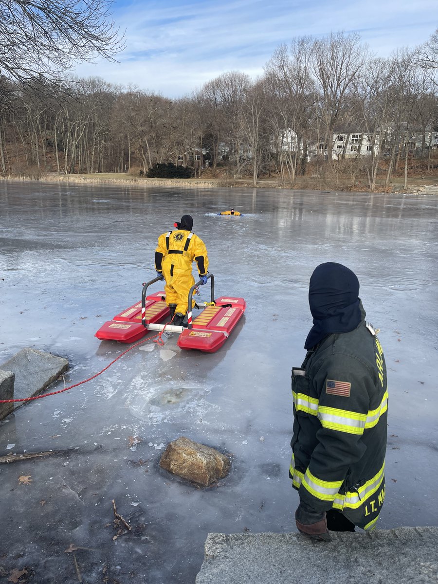 ArlingtonMAFD's tweet photo. A reminder that the only safe ice is indoor ice at the rink. We have responded to one ice rescue call today at the reservoir and there are reports of others falling in other bodies of water elsewhere today. Please stay off outdoor bodies of water. https://t.co/F9I3HiNdup