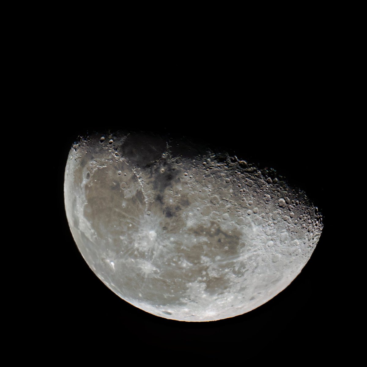 Lojaume's tweet photo. Lluna minvant gibosa del 20 de desembre del 2024. Anglesola, l’Urgell, Catalonia.

#lluna #luna #moon #night #nit #astrophotography #photography #nightsky #moonlight #nature #lunar #themoon #fullmoon @postureiglleida
#urgell @turismeurgell #anglesola #ajuntamentanglesola https://t.co/hte9M2MMpJ
