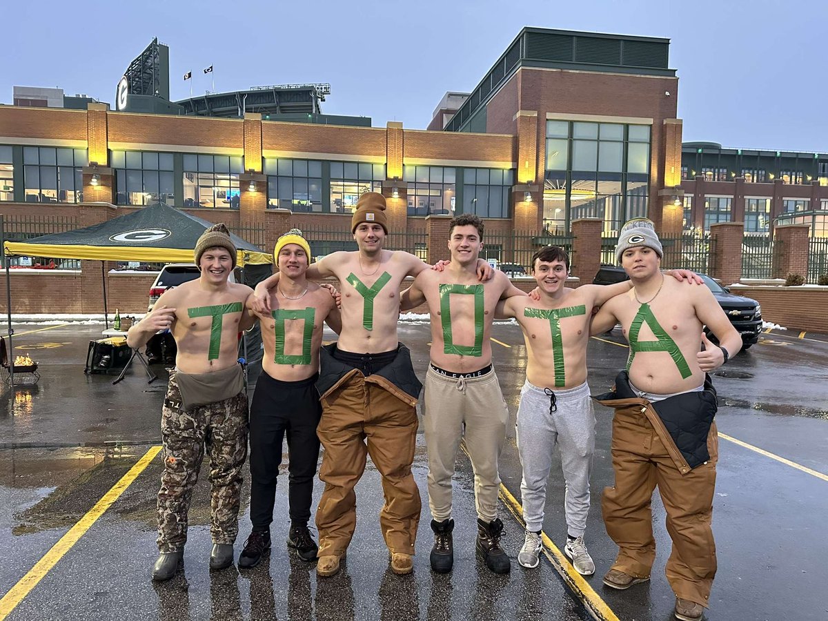natedresen's tweet photo. @Toyota @jordan3love @packers 
This feels prime time broadcast worthy.
#toyotathon https://t.co/VbGRc6dmtS
