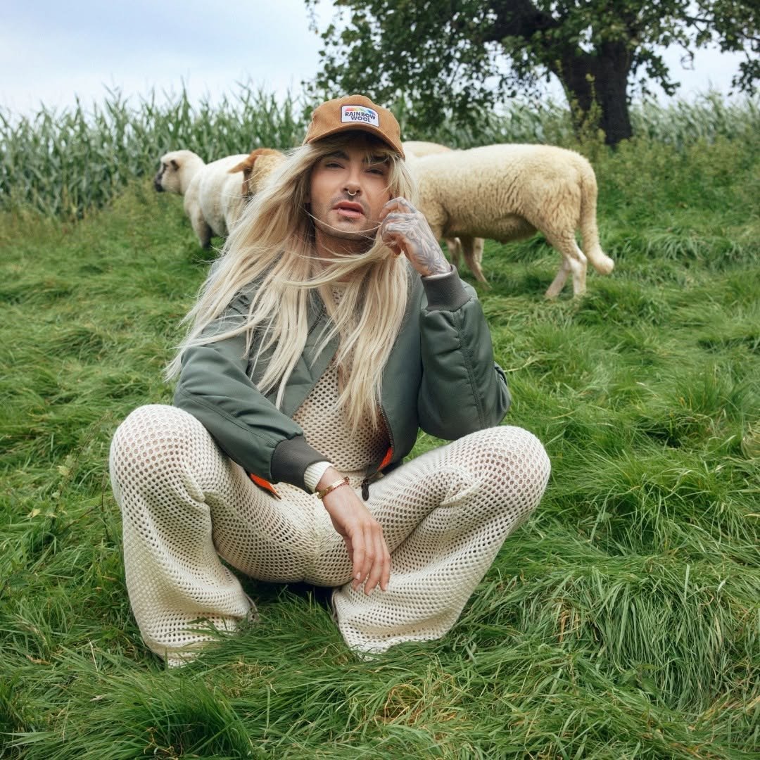 BillKaulitz_DE's tweet photo. An icon among icons: #billkaulitz is the proud patron of our project. πβ¨ We're still beyond excited to have his visionary energy on board! . Photo: #stevemarais #rainbowwool ππ #schwool #jointheflock #shearingiscaring
https://t.co/FKGbJRvCto https://t.co/MjCSzOK6se