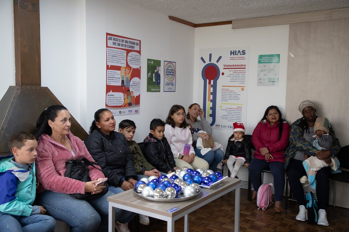 OIMEcuador's tweet photo. 🎄¡Celebramos la alegría de las fiestas en nuestro #CentroAMOR!
Las niñas y niños que participan en nuestros programas disfrutaron de un agasajo navideño, en el que reflexionamos sobre la unión, la amistad y la familia. 🧵1/2 https://t.co/dyQZ5qj6xW