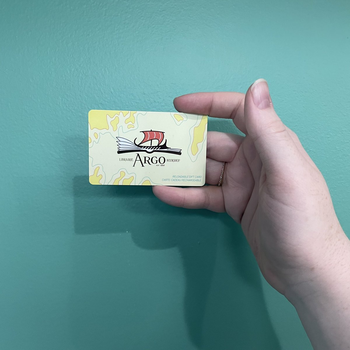 ArgoBookshop's tweet photo. Our final holiday recommendation to you all: give the gift of a bookshop visit, with our reloadable gift cards! 📚💖

#argobookshop #indiebookstore #montreal #giftideas #holiday https://t.co/aTavIPKpwv