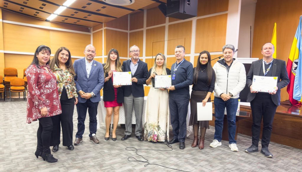 SecSaludCundi's tweet photo. #Hoy reconocimos a los hospitales certificados con #IAMII y #MIDA, así como a las empresas que han implementado las Salas Amigas de la Familia Lactante.
Este logro representa un paso más hacia el bienestar de #Cundinamarca.
¡Seguimos comprometidos con la salud y cuidado de todos! https://t.co/xFz0Fk7hhx