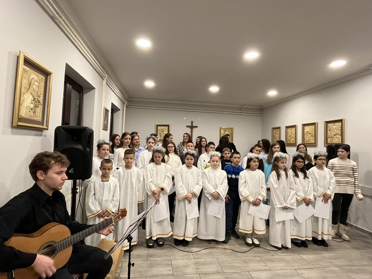 MarinPiukovic's tweet photo. Tiha noć u Đurđinu! Bravo za samostalni program koji su izvele mjesne snage! Đurđin je vidljiv na mapi Hrvata u Vojvodini! https://t.co/CeuvcWzWMJ
