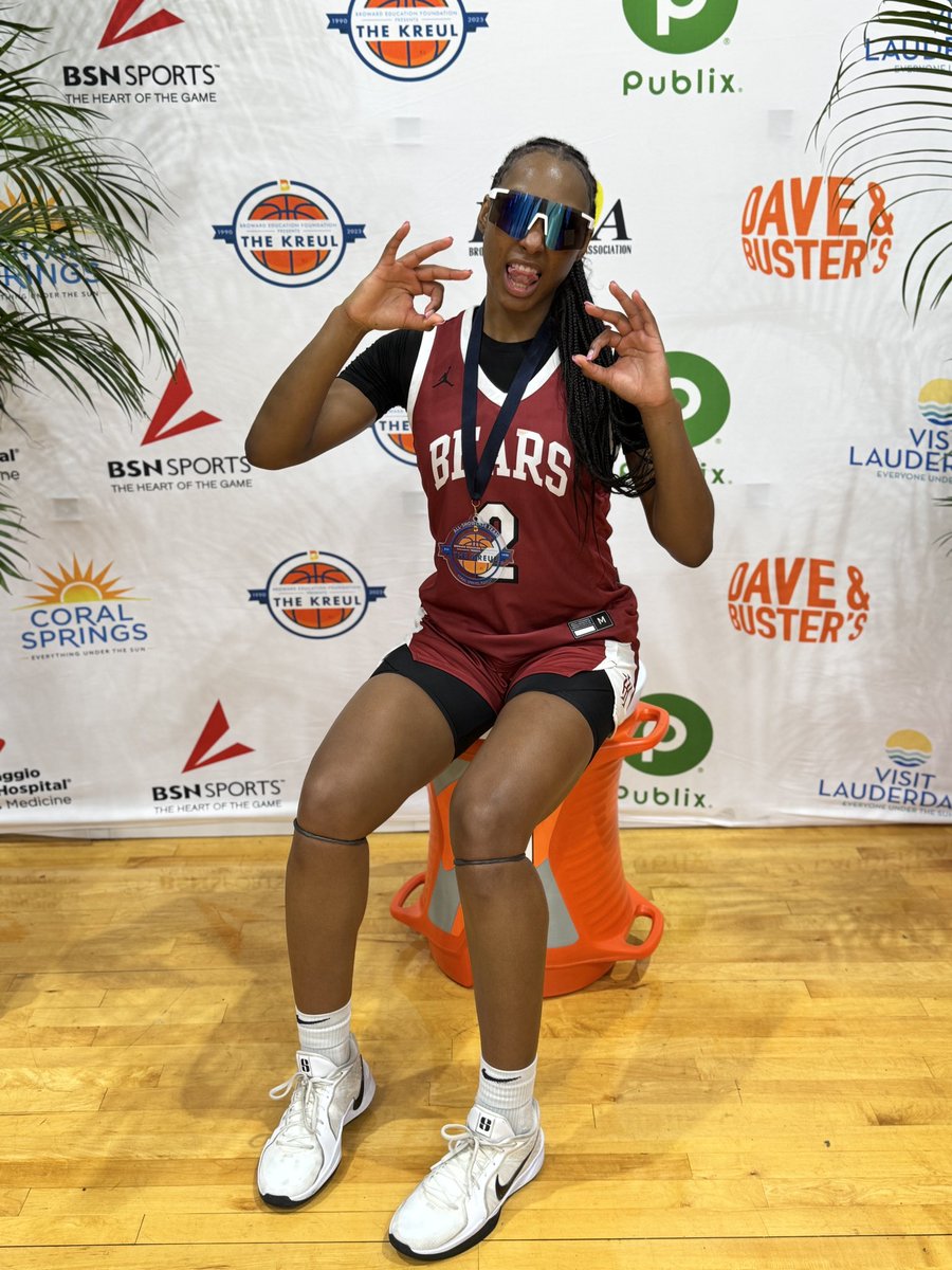 Hailee Swain tweet media