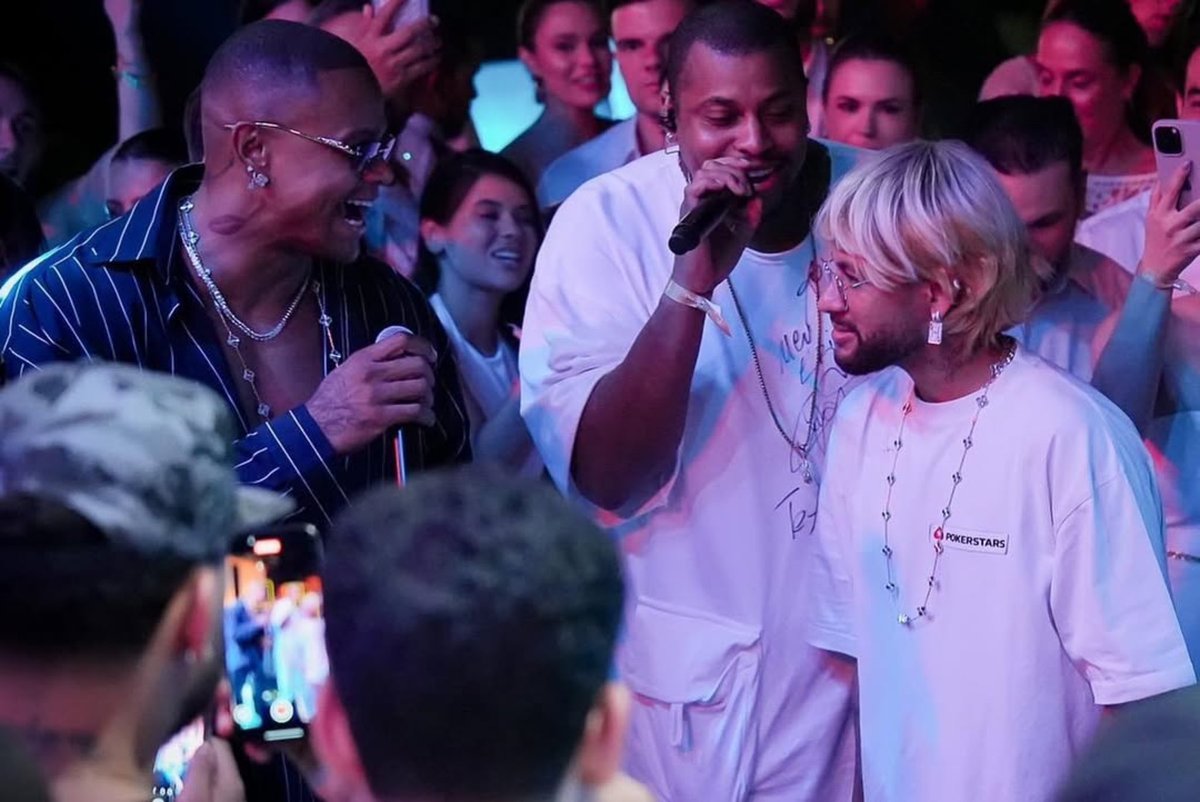 neymarjr's tweet photo. Poker, amigos e pagode = felicidade ❤️🙏 https://t.co/oPJ64fjvGY