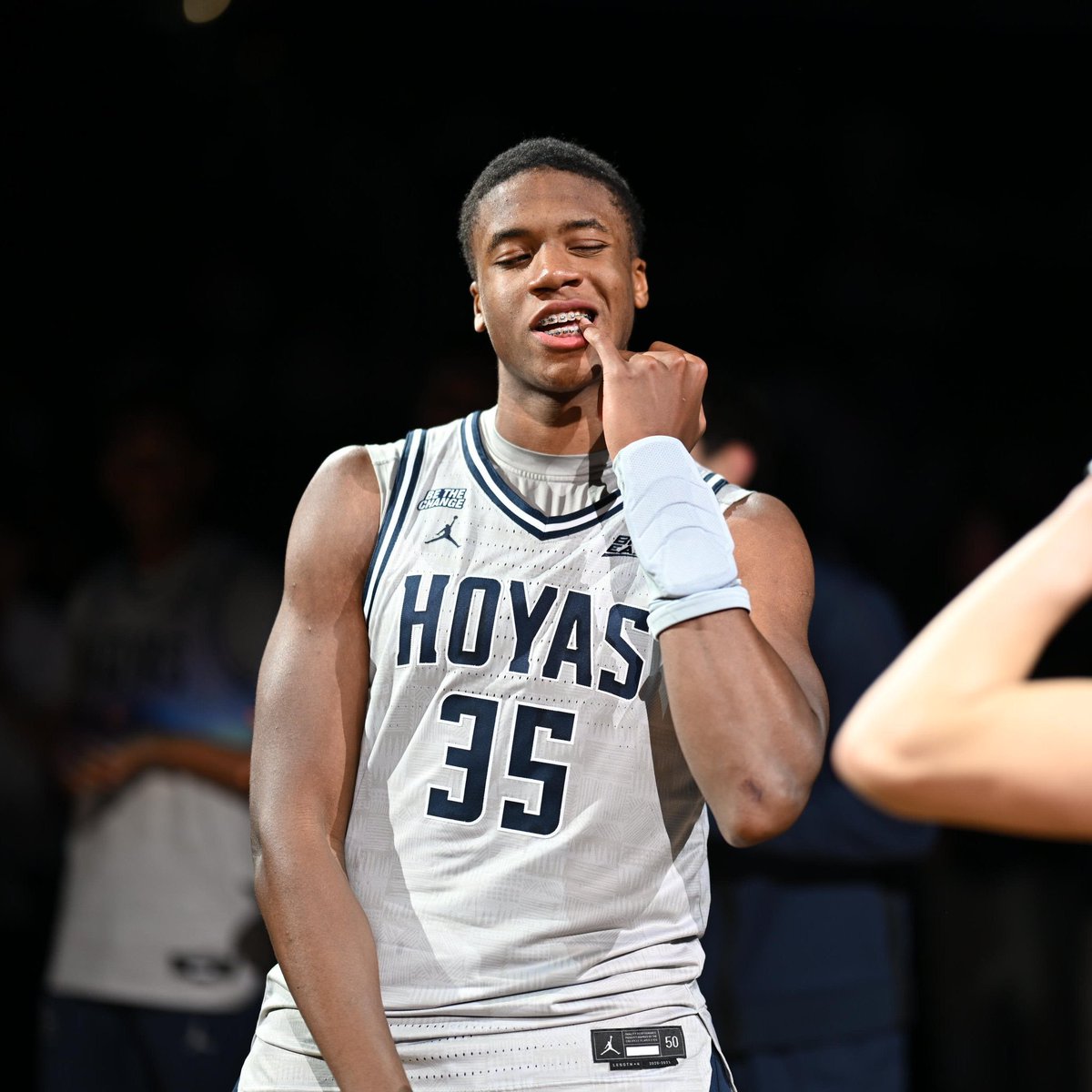 Georgetown has 10 wins for the first time since 2020-21, and it's only December 👀 

Ed Cooley is a hell of a coach, and freshman Thomas Sorber is one of the most underrated players in the country. 

The 6-10 big man is averaging an efficient 15.2 PPG, 8 RPG, and 3.3 stocks 🔥