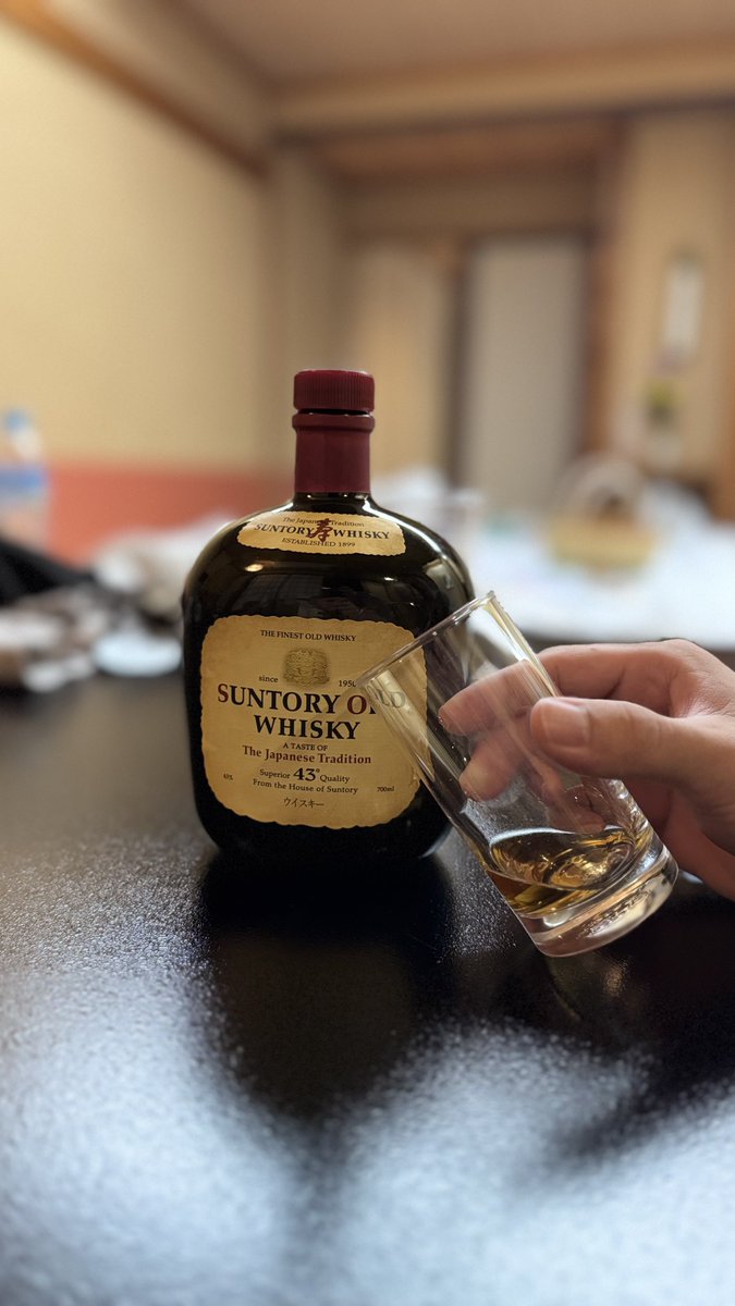 buchako360's tweet photo. 全然投稿してませんでしたが最近の酒シリーズでございます😉

①シーバスリーガル18年　ミズナラ
②ニッカフロンティア
③フォアローゼス　スモールバッチ
④サントリーオールド

個人的にはサントリーオールドが甘くて1番飲みやすいので好きです☺️ https://t.co/FYp9Zp6zoC