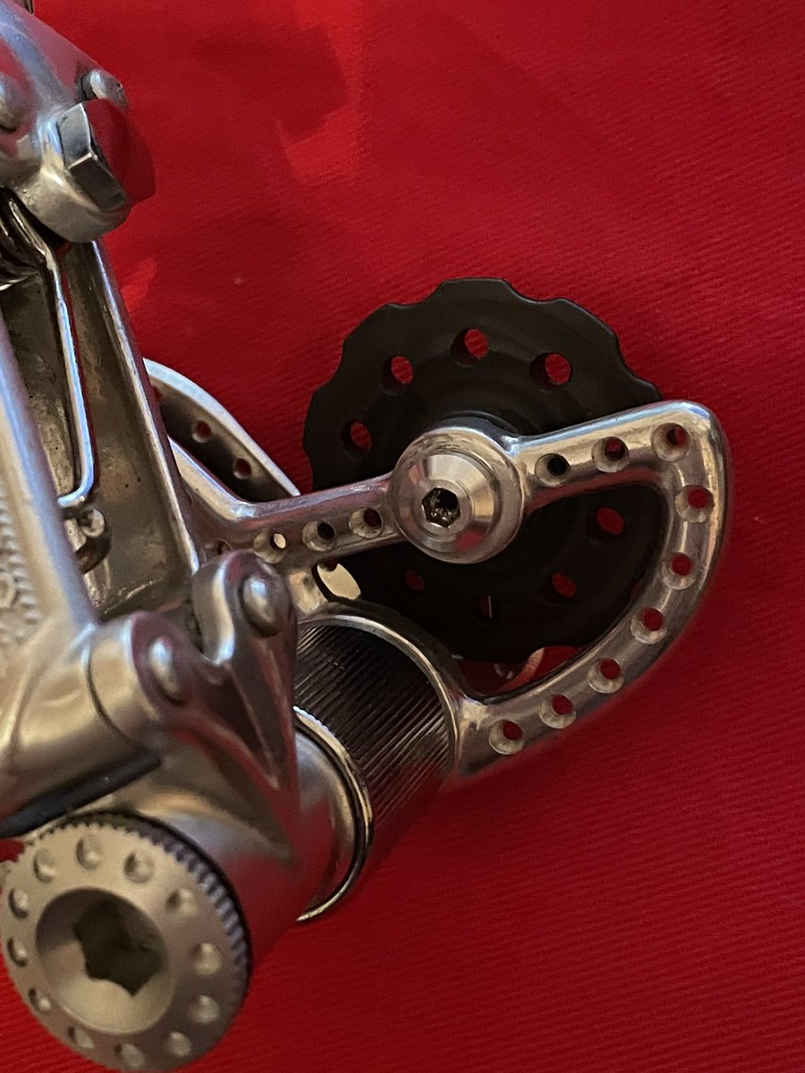 Not to be outdone. The ‘74 Campagnolo NR RD has been updated with the learning from the Huret Jubilee experiments. 162.56g is a massive improvement compared to the 200g original weight for that version.