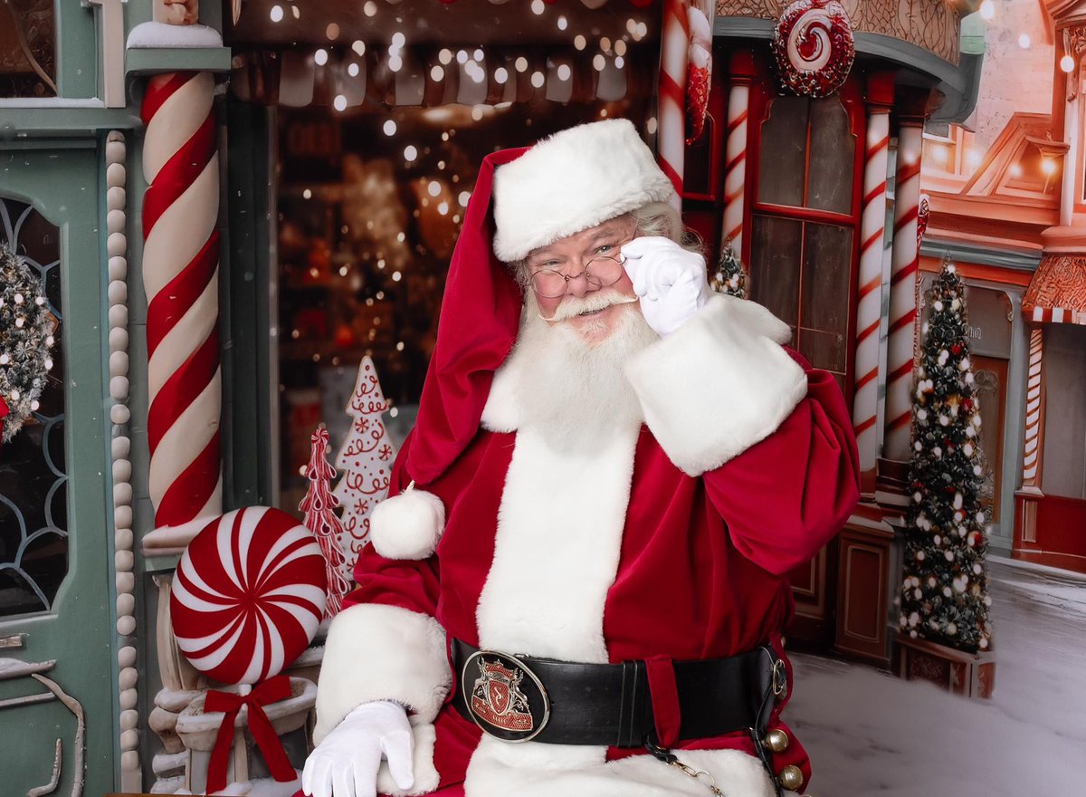 sinter_klass's tweet photo. You know if you have been not or nice so that being said Santa is asking everyone to do their best to be on his kindness list this year. The world will be so different if we were all just a little kinder. Merry Christmas! https://t.co/lYOsl2o3VC