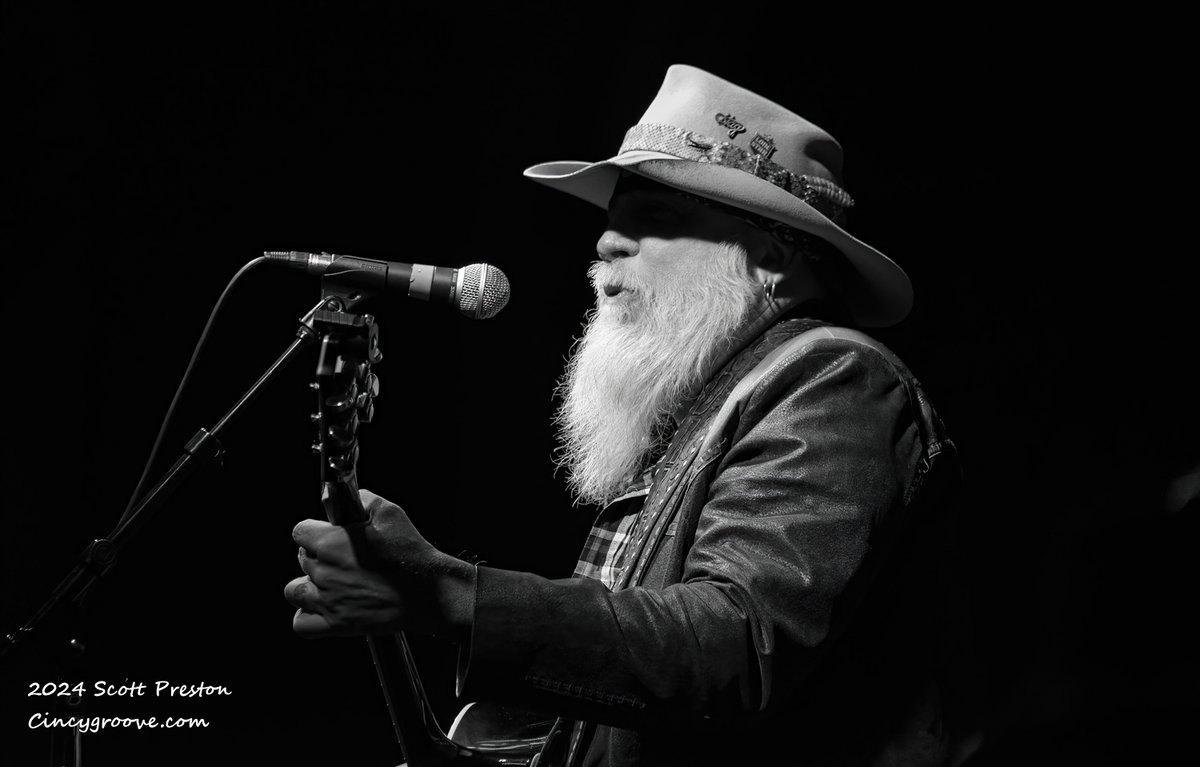 cincygroove's tweet photo. Dallas Moore, 12/20/24, Southgate House Revival, Newport, KY
 https://t.co/L8xkco7fGW #dallasmoore #southgatehouserevival #cincygroove #scottpreston #scottprestonphotography @SGHRevival @dallasmoore https://t.co/W0QxX0oFwx