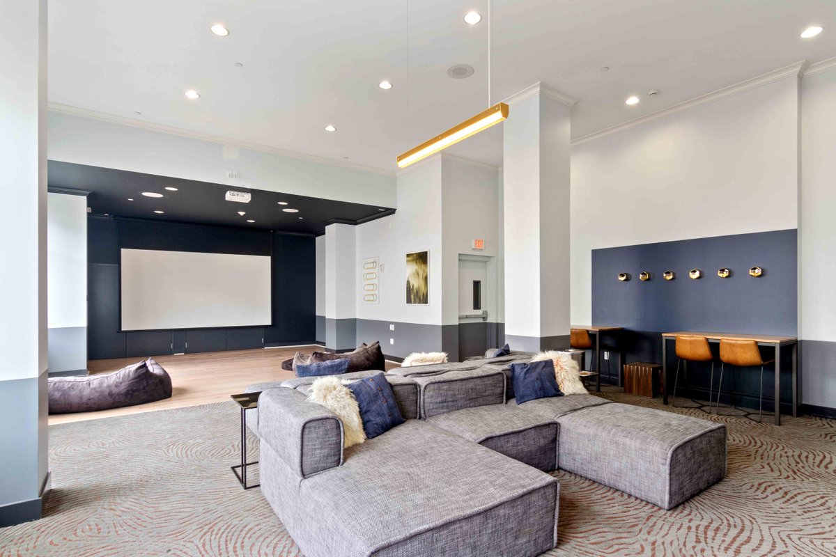 KeyAtYaleTowne's tweet photo. Looking to relax after a long day? Unwind by lounging in our expansive clubhouse or outside in our beautiful courtyard!

View more of what The Key at Yale and Towne has to offer. https://t.co/WaO8HnzHGz https://t.co/Dntew57Jf8