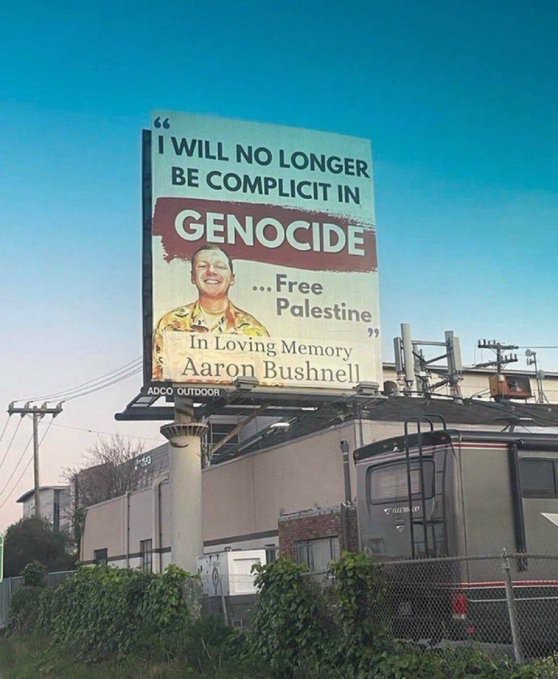 SaraReyi's tweet image. Never forget Aaron Bushnell ✊🏻